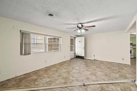Living - 3 Walker Ave, Fort Oglethorpe, GA 30742 photo 6 of 9