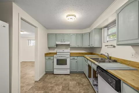 Kitchen - 3 Walker Ave, Fort Oglethorpe, GA 30742 photo 4 of 5