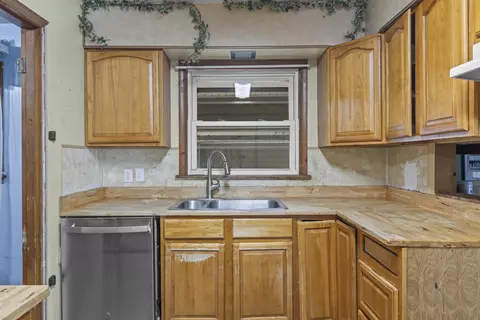 Kitchen - 3 Walker Ave, Fort Oglethorpe, GA 30742 photo 2 of 5