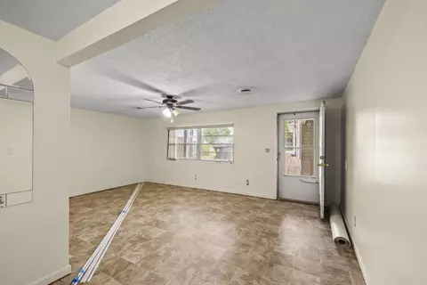 Living - 3 Walker Ave, Fort Oglethorpe, GA 30742 photo 4 of 9