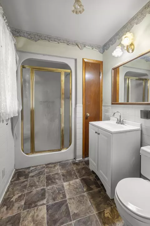 Bath - 3 Walker Ave, Fort Oglethorpe, GA 30742 photo 2 of 5