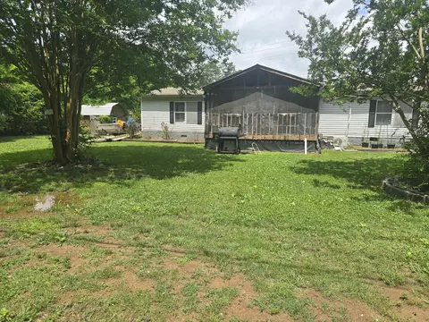 689 Schmitt Rd, Rossville, GA 30741