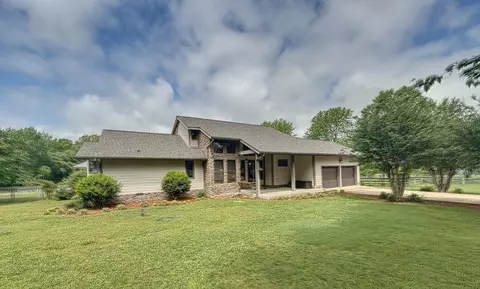 3389 Magnolia Dr, Ider, AL 35981