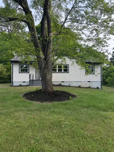 1209 Echo Dr, Hixson, TN 37343