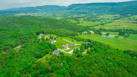 27 Skyhigh Dr, Dunlap, TN 37327