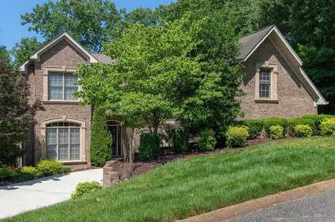 2011 Riverwood Dr, Hixson, TN 37343