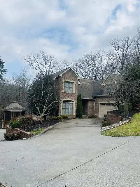 2011 Riverwood Dr, Hixson, TN 37343