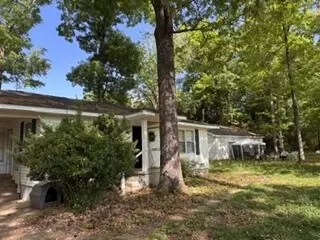 1421 Stone Dr, Rossville, GA 30741