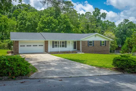2102 Colonial Parkway Dr, Chattanooga, TN 37421