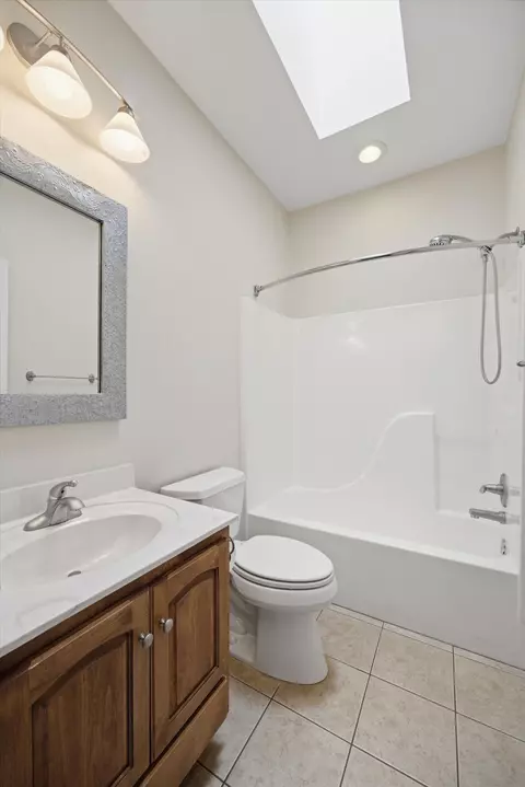 Bath - 8561 Keystone Cir, Chattanooga, TN 37421 photo 5 of 6