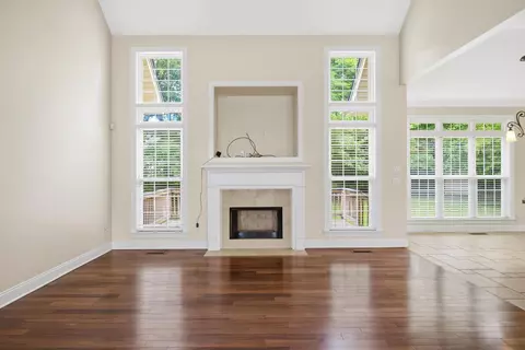 Living - 8561 Keystone Cir, Chattanooga, TN 37421 photo 3 of 4