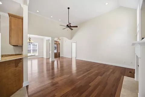 Living - 8561 Keystone Cir, Chattanooga, TN 37421 photo 4 of 4