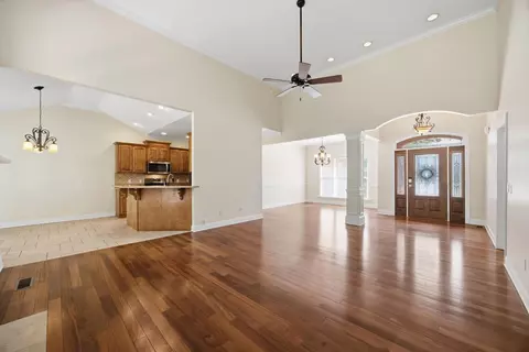 Living - 8561 Keystone Cir, Chattanooga, TN 37421 photo 1 of 4