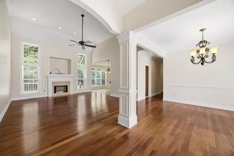 Living - 8561 Keystone Cir, Chattanooga, TN 37421 photo 2 of 4