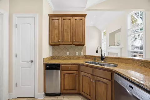 Kitchen - 8561 Keystone Cir, Chattanooga, TN 37421 photo 3 of 4