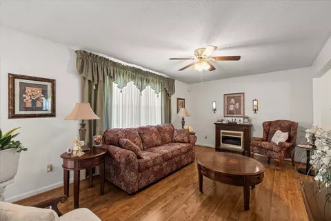 Living - 157 Pine St, Ringgold, GA 30736 photo 1 of 2