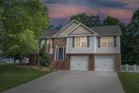 93 Fieldstone Dr, Ringgold, GA 30736