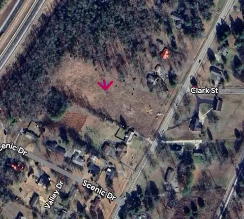 13745 N Main St, Trenton, GA 30752