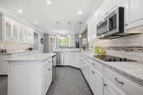 Kitchen - 710 Farmbrook Dr, Rocky Face, GA 30740 photo 6 of 7
