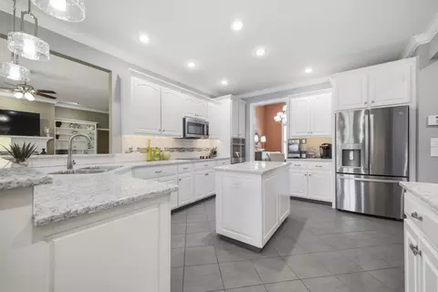 Kitchen - 710 Farmbrook Dr, Rocky Face, GA 30740 photo 4 of 7