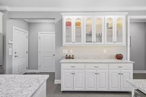 Kitchen - 710 Farmbrook Dr, Rocky Face, GA 30740 photo 2 of 7