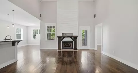 Living - 1882 Crabtree Rd, Hixson, TN 37343 photo 2 of 3
