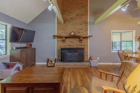 Living - 9527 E Brainerd Rd, Chattanooga, TN 37421 photo 1 of 2