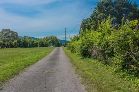 9527 E Brainerd Rd, Chattanooga, TN 37421