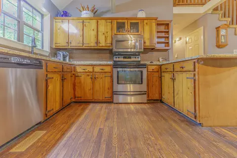 Kitchen - 9527 E Brainerd Rd, Chattanooga, TN 37421 photo 2 of 5