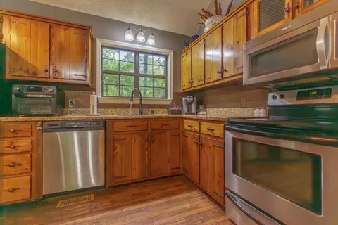 Kitchen - 9527 E Brainerd Rd, Chattanooga, TN 37421 photo 1 of 5