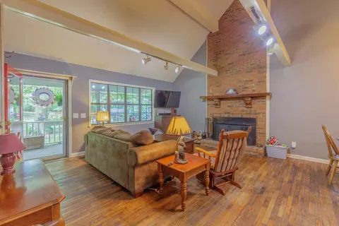 Living - 9527 E Brainerd Rd, Chattanooga, TN 37421 photo 2 of 2