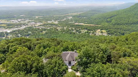 921 Rose Marie Ct, Soddy Daisy, TN 37379