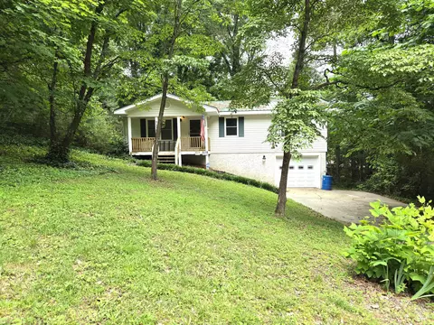 731 Larkwood Dr, Tunnel Hill, GA 30755