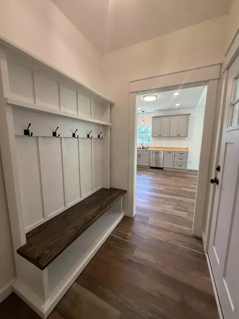 Entry Way - 400 E 5th St, Stevenson, AL 35772 photo 1 of 3