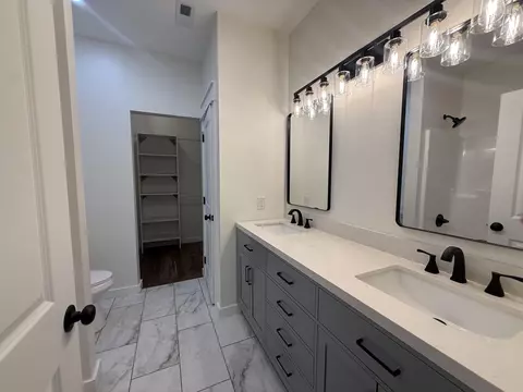 Bath - 400 E 5th St, Stevenson, AL 35772 photo 1 of 5