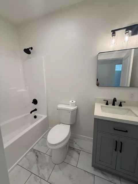 Bath - 400 E 5th St, Stevenson, AL 35772 photo 5 of 5
