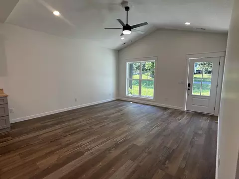 Living - 400 E 5th St, Stevenson, AL 35772 photo 2 of 4