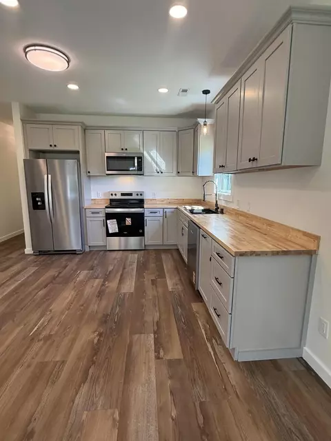Kitchen - 400 E 5th St, Stevenson, AL 35772 photo 6 of 6
