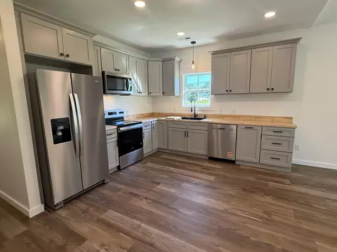 Kitchen - 400 E 5th St, Stevenson, AL 35772 photo 5 of 6