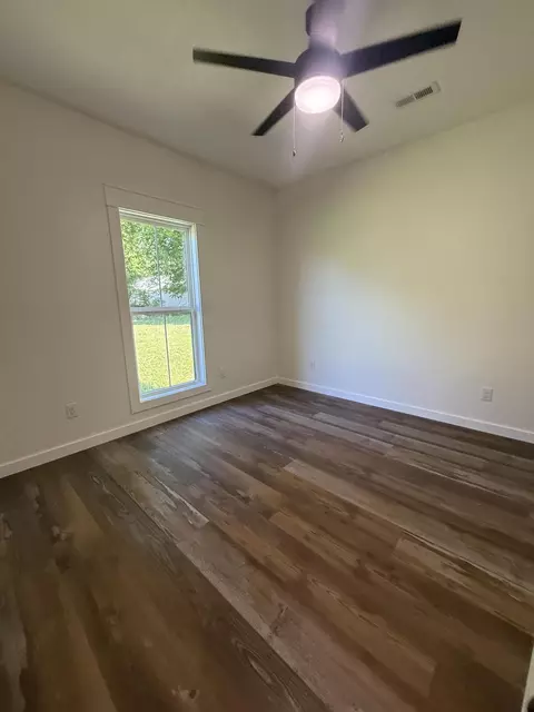Bedroom - 400 E 5th St, Stevenson, AL 35772 photo 4 of 8