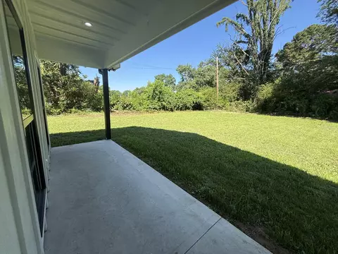Exterior - 400 E 5th St, Stevenson, AL 35772 photo 8 of 8