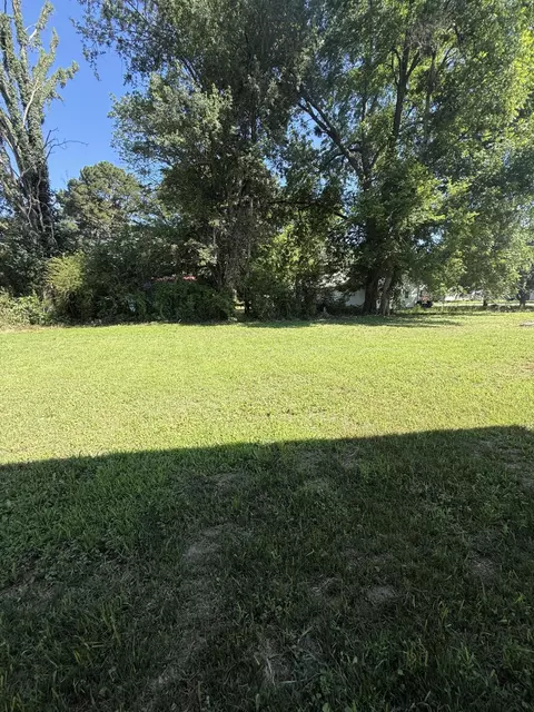 Exterior - 400 E 5th St, Stevenson, AL 35772 photo 5 of 8