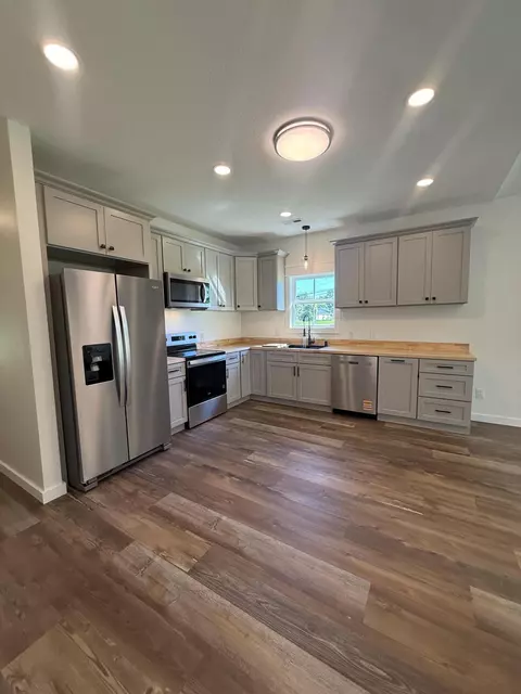 Kitchen - 400 E 5th St, Stevenson, AL 35772 photo 2 of 6