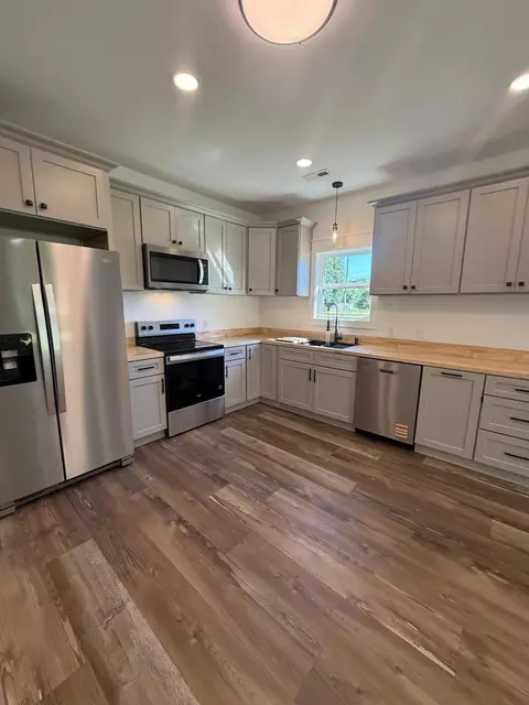 Kitchen - 400 E 5th St, Stevenson, AL 35772 photo 1 of 6
