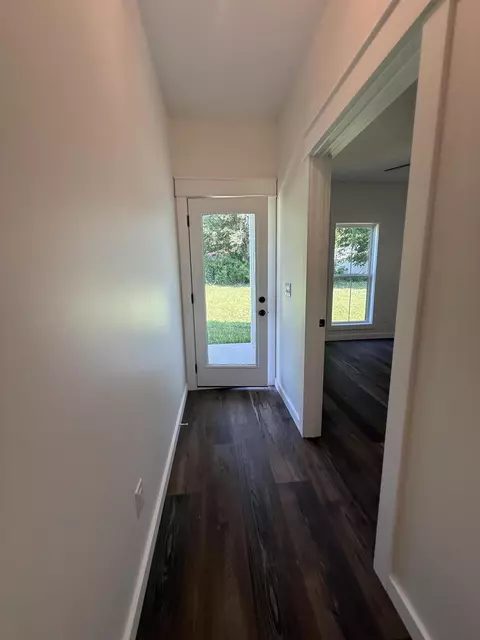 Entry Way - 400 E 5th St, Stevenson, AL 35772 photo 3 of 3