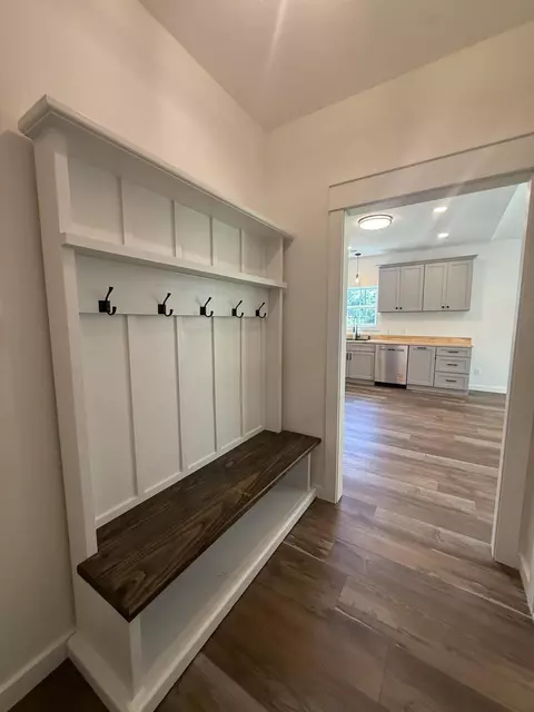 Entry Way - 400 E 5th St, Stevenson, AL 35772 photo 2 of 3
