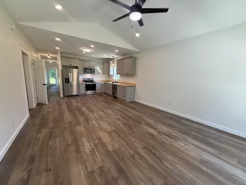 Living - 400 E 5th St, Stevenson, AL 35772 photo 1 of 4