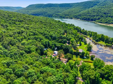 10153 Mullins Cove Rd, Whitwell, TN 37397