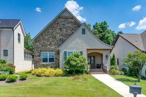 9261 Skyfall Dr, Ooltewah, TN 37363