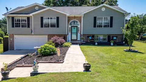 8618 Brookshadow Dr, Hixson, TN 37343